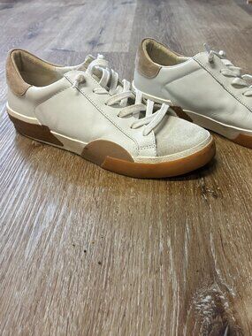 Dolce Vita size 9 women's sneaker